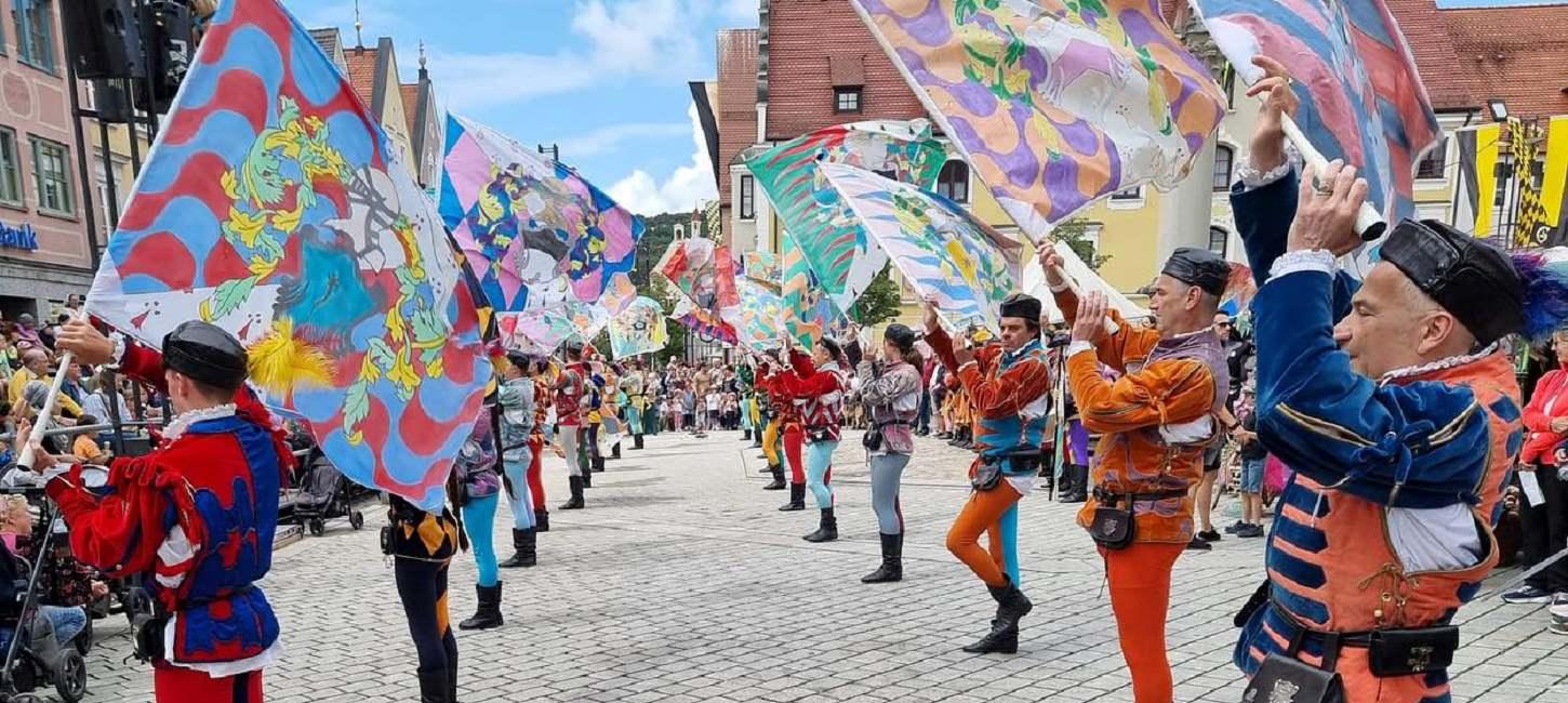 De italienske flagkastere kommer i fuld sving til Danehof i Nyborg