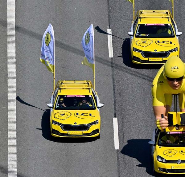 Tour de France Karavane på Storebæltsbroen - Karavanen kørte inden selve løbet og uddelte blandt andet souvenirs og andet